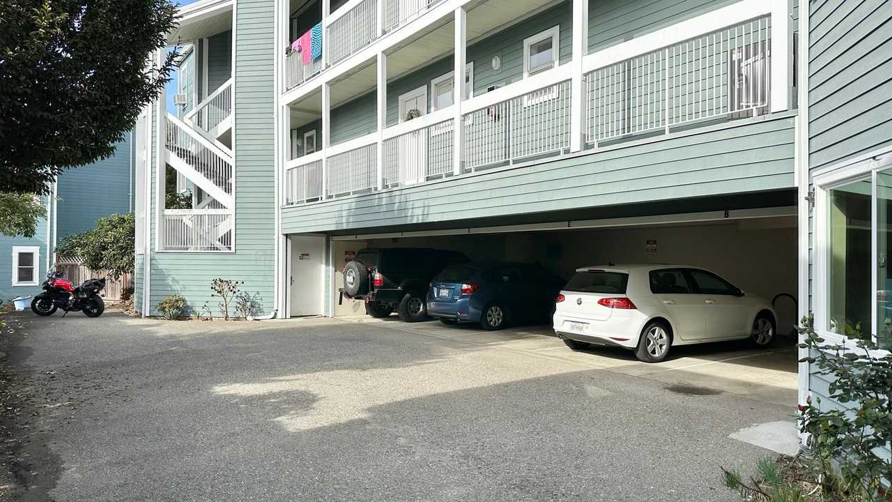 Listing photo 1 of 5
