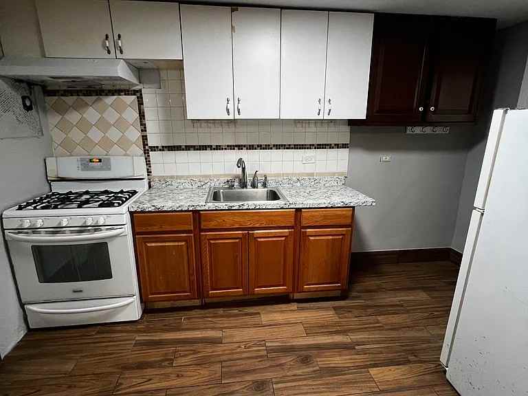 Listing photo 1 of 5