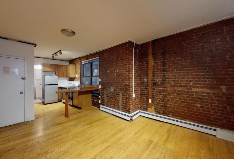 Listing photo 1 of 5