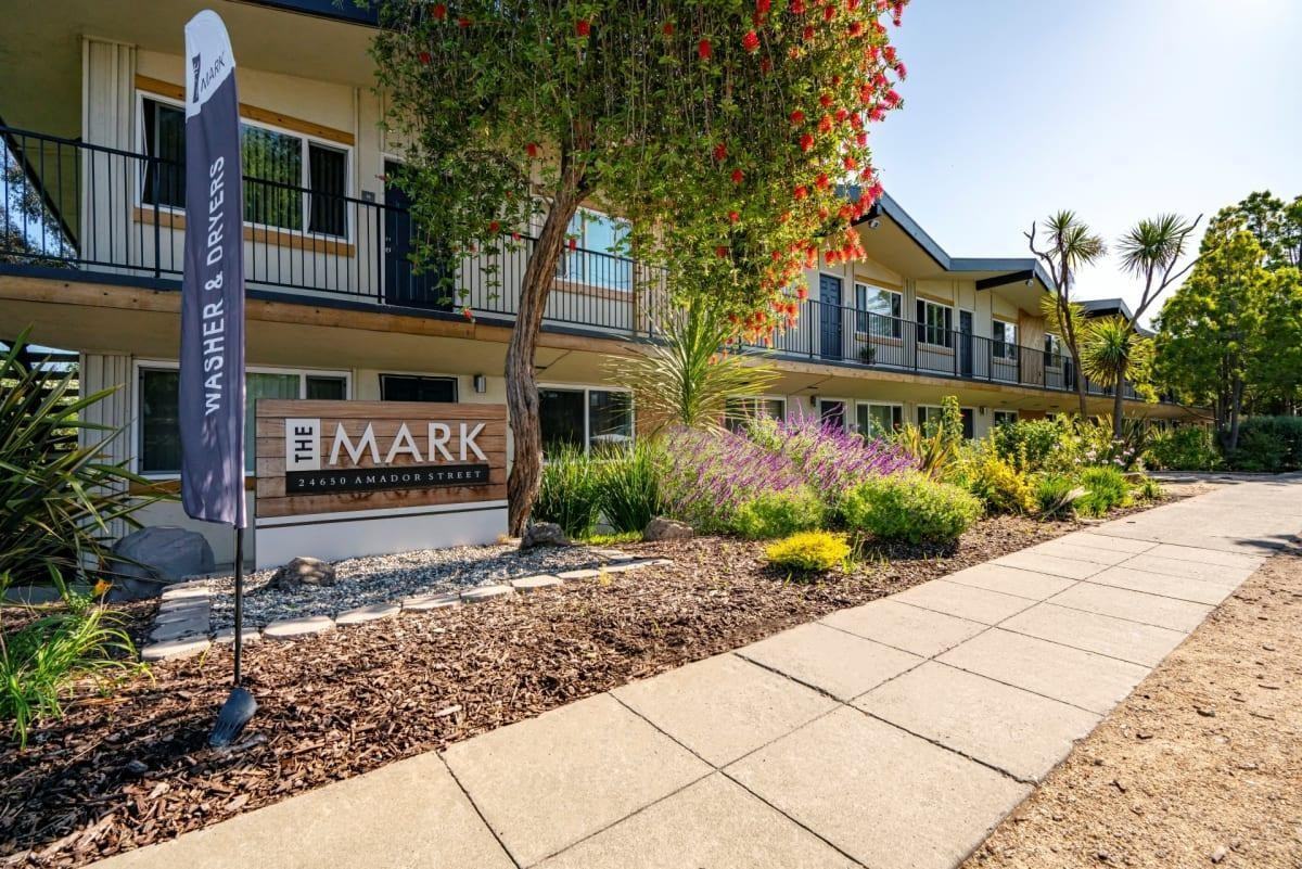 Listing photo 1 of 5