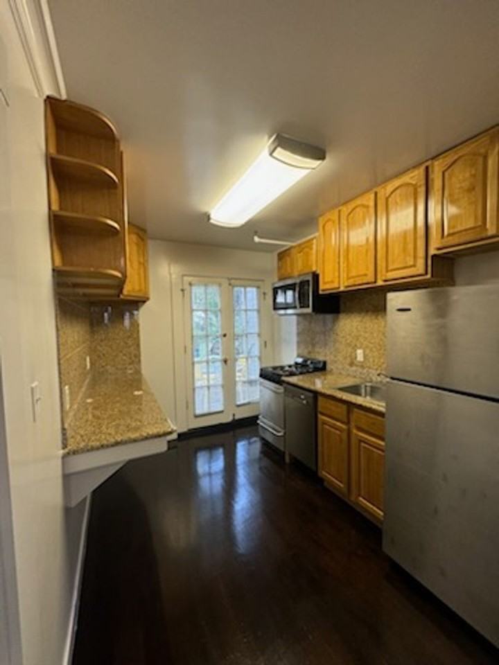 Listing photo 1 of 5