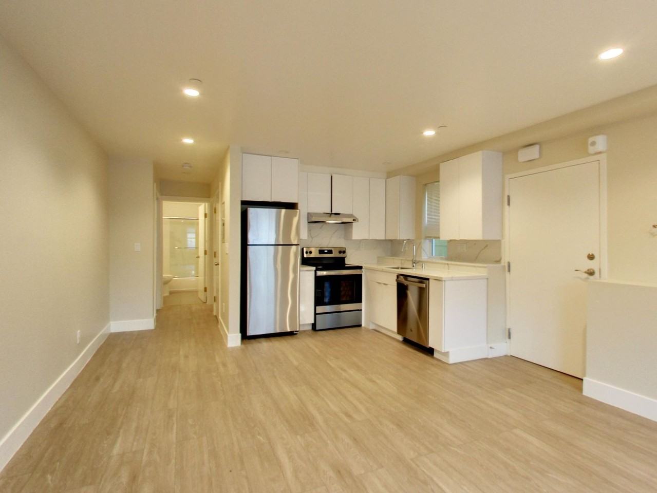 Listing photo 1 of 5