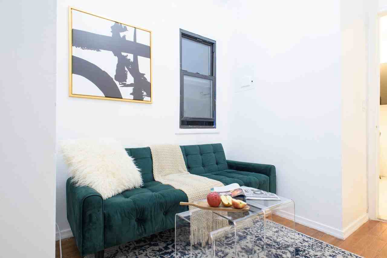 Listing photo 1 of 5