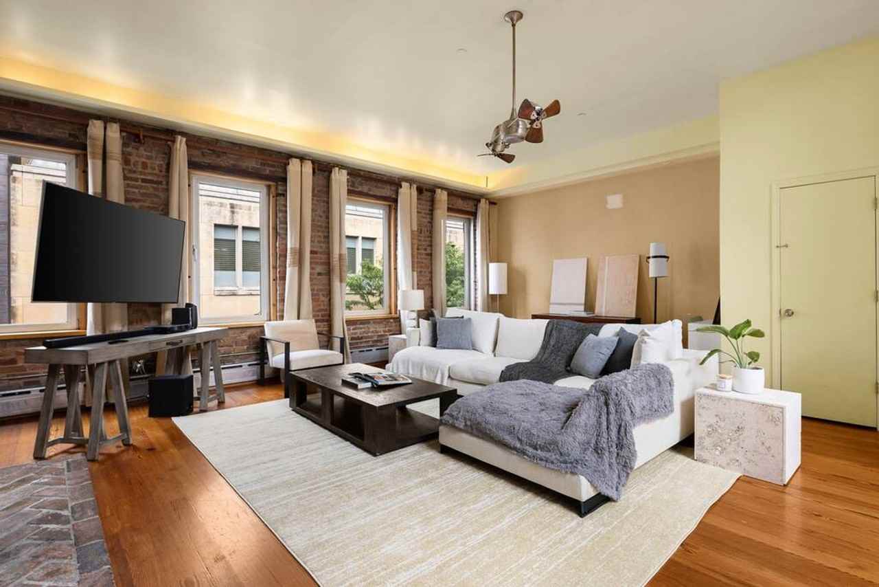 Listing photo 1 of 5