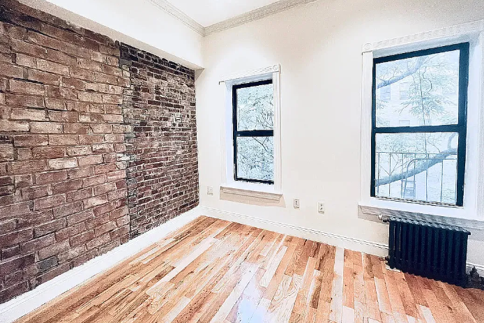 Listing photo 1 of 5