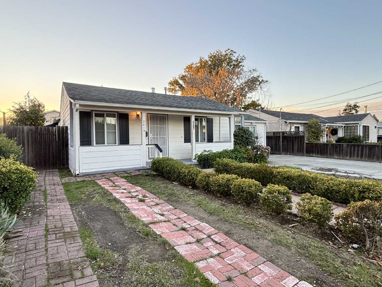 Listing photo 1 of 5