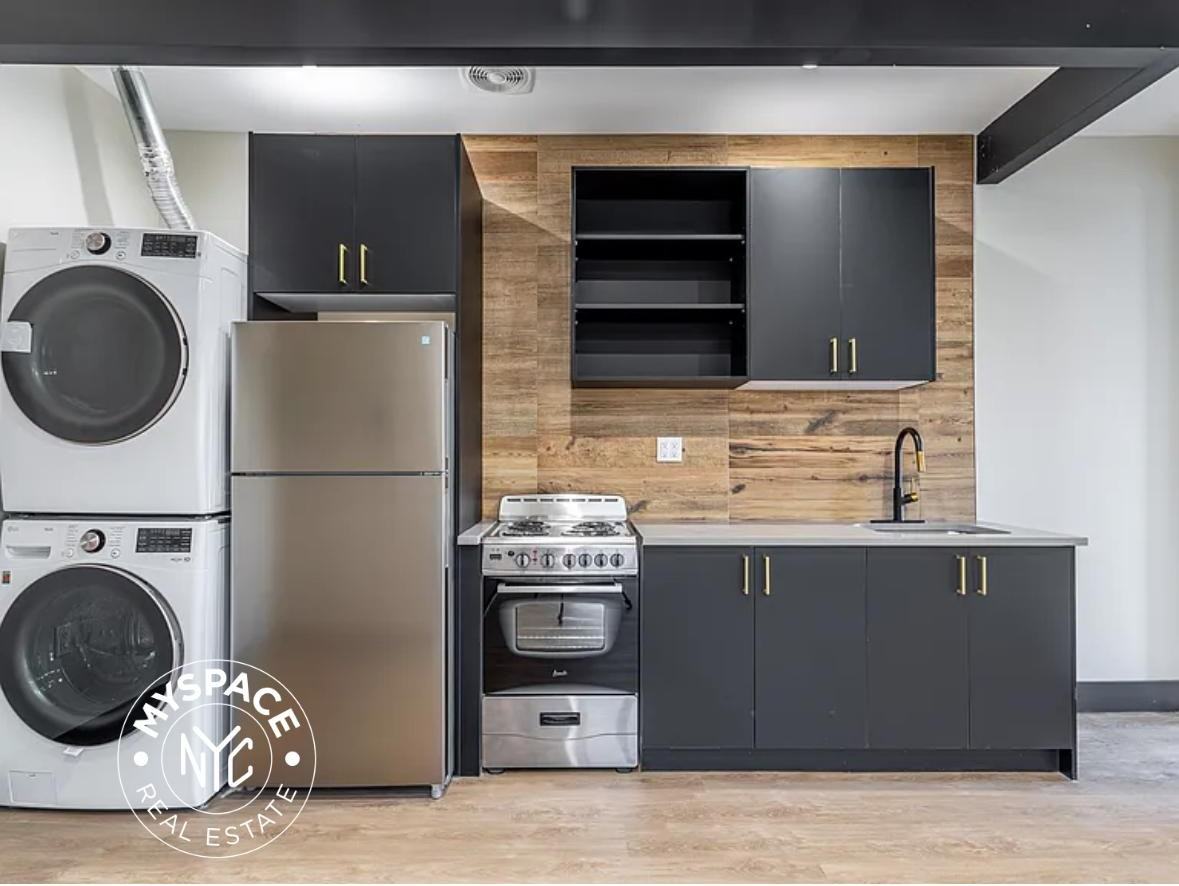 Listing photo 1 of 5