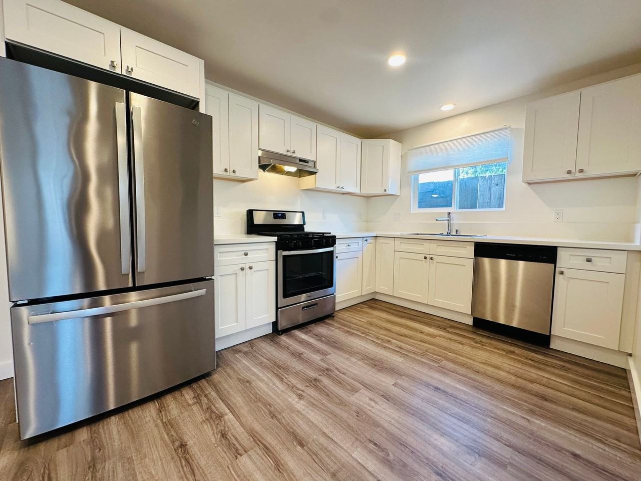 Listing photo 1 of 5