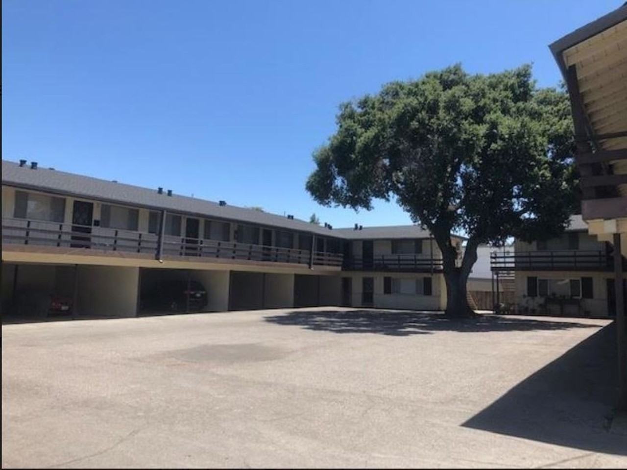 Listing photo 1 of 5