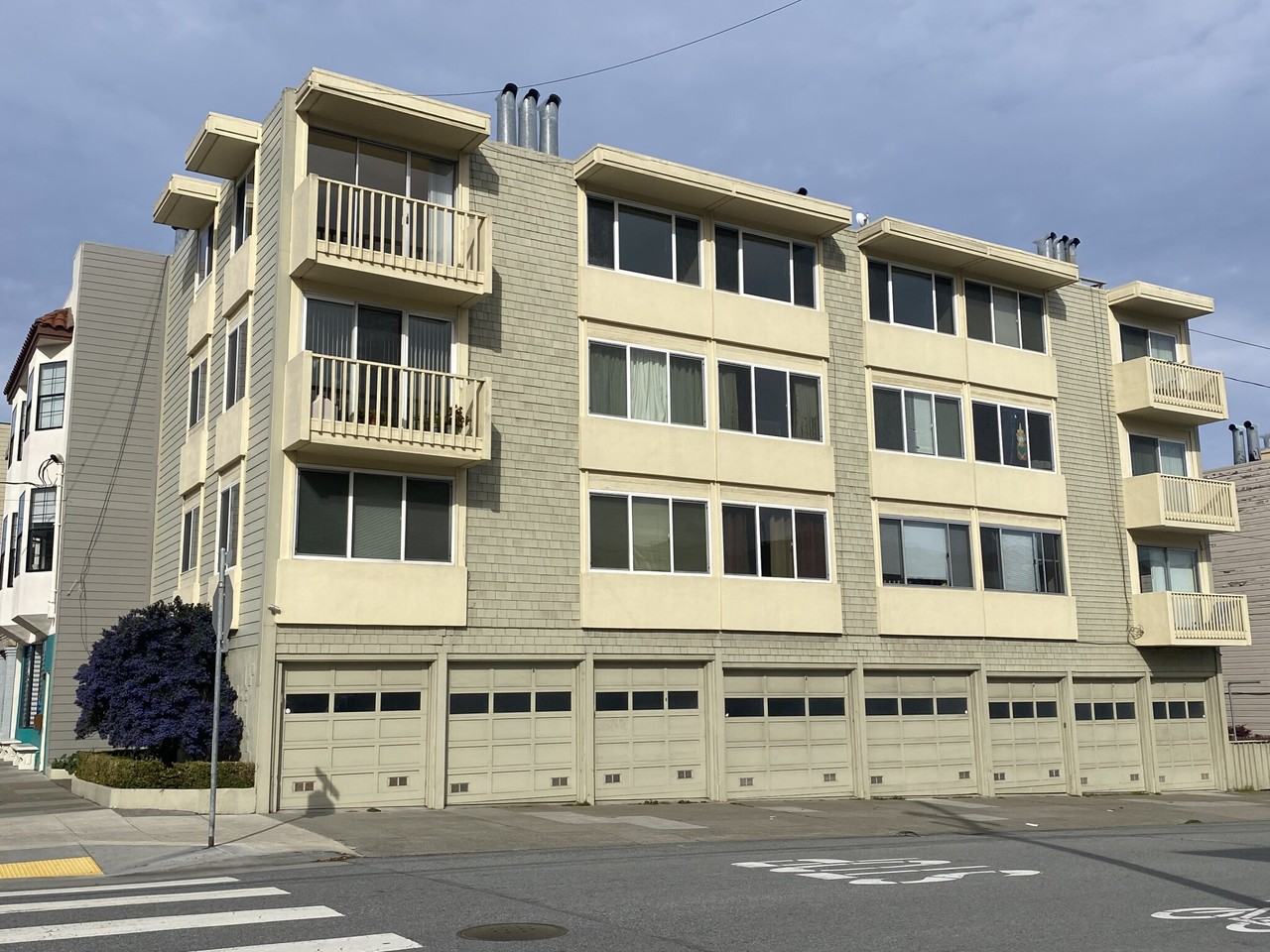 Listing photo 1 of 5