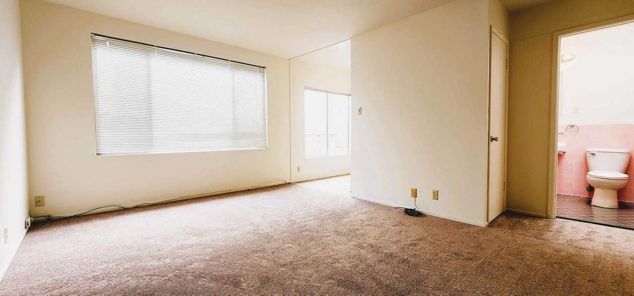 Listing photo 1 of 5