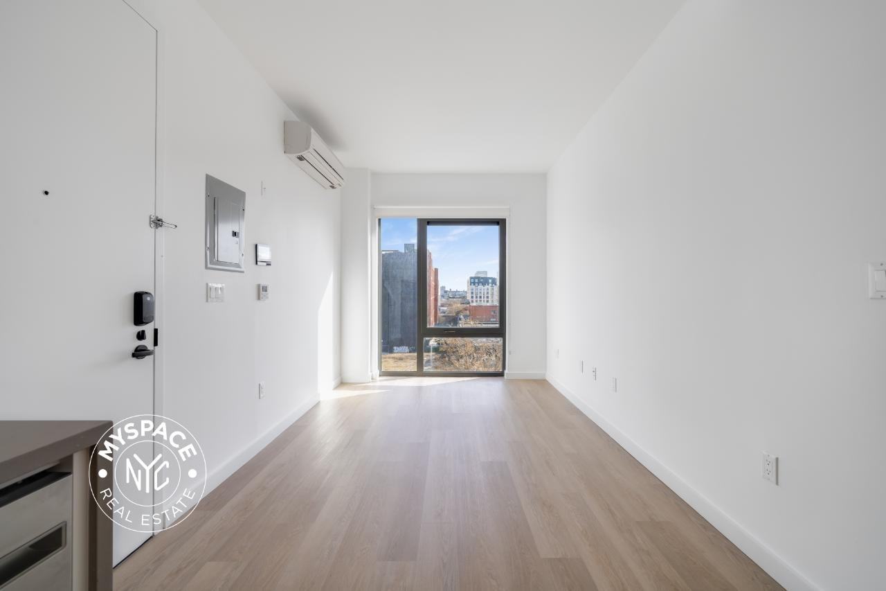 Listing photo 1 of 5