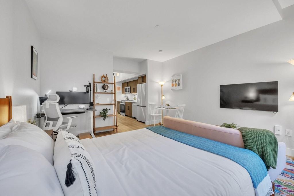 Listing photo 1 of 5