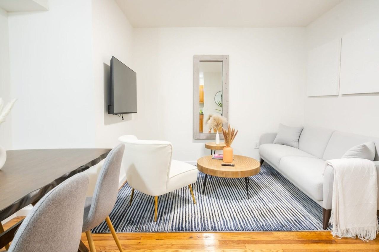 Listing photo 1 of 5