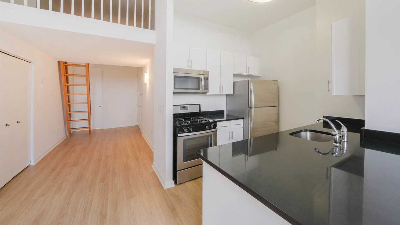 Listing photo 1 of 5