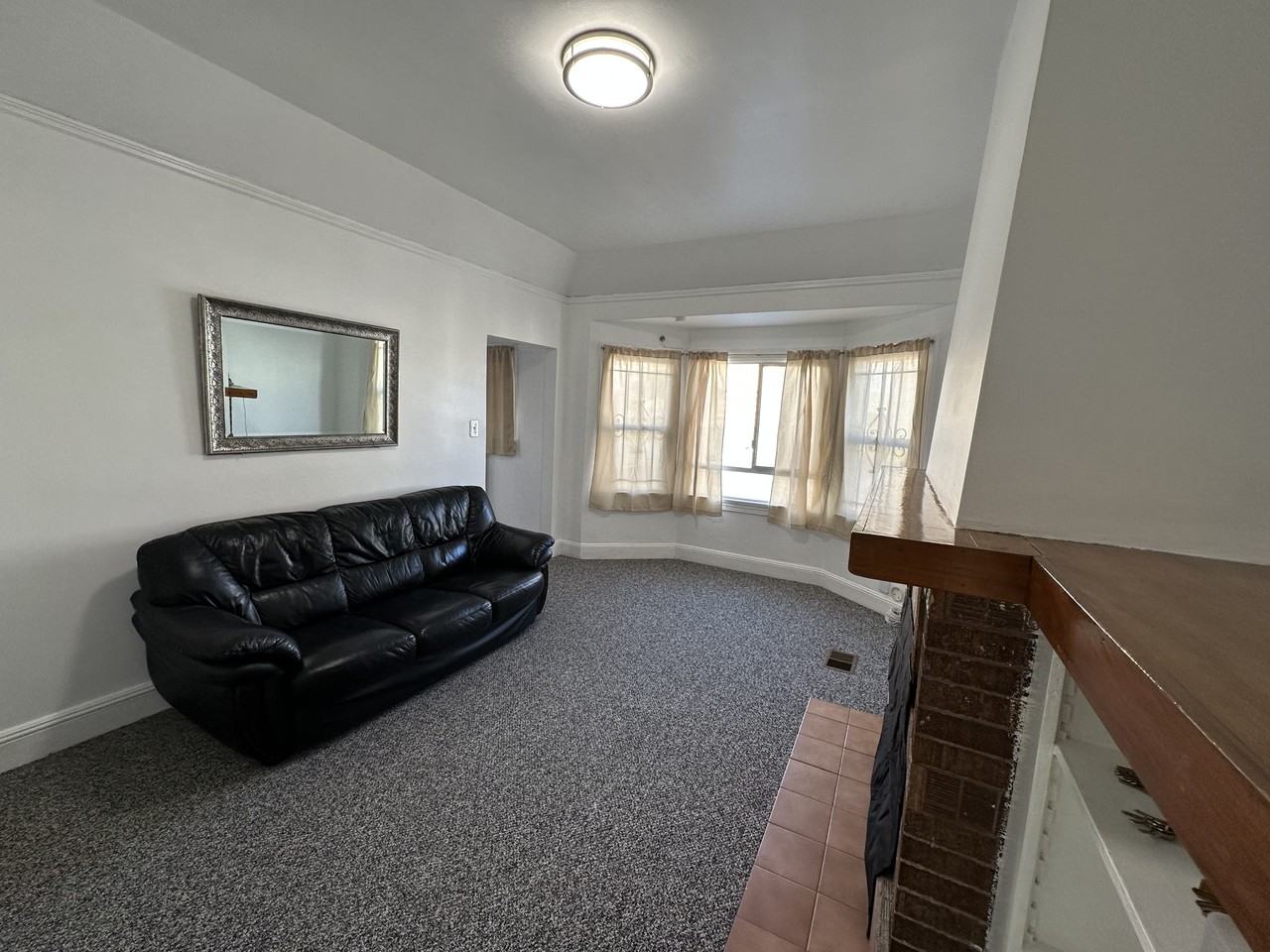 Listing photo 1 of 5