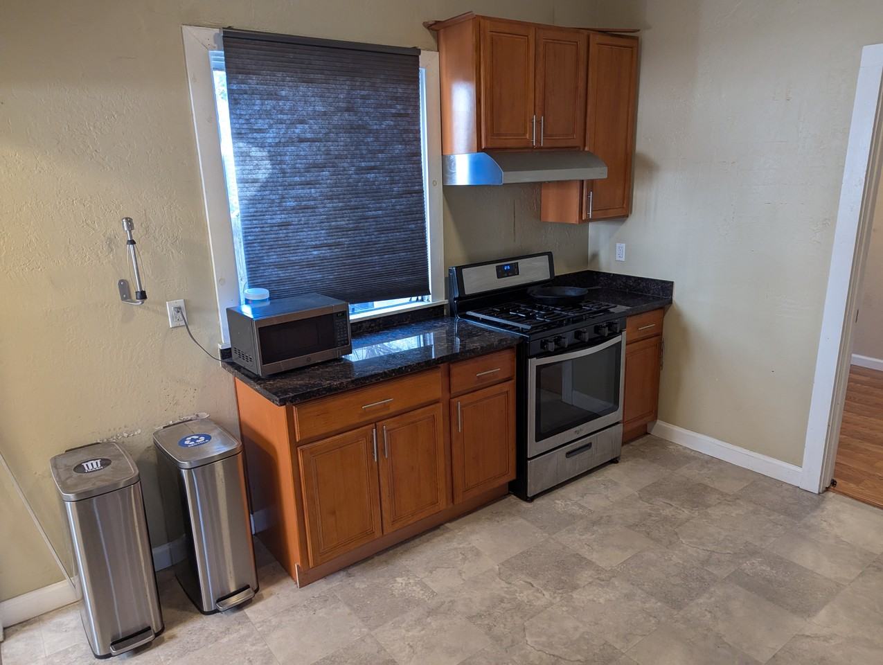 Listing photo 1 of 5