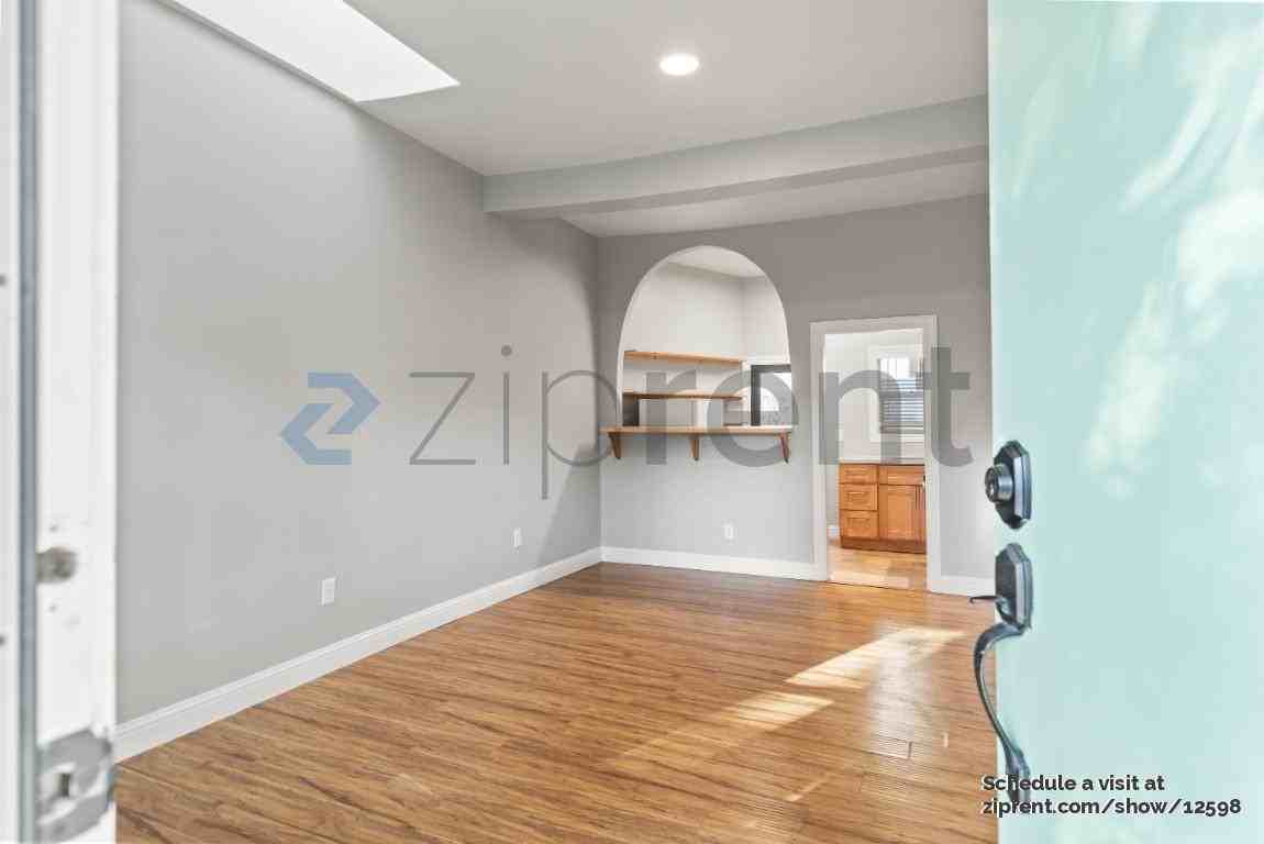 Listing photo 1 of 5