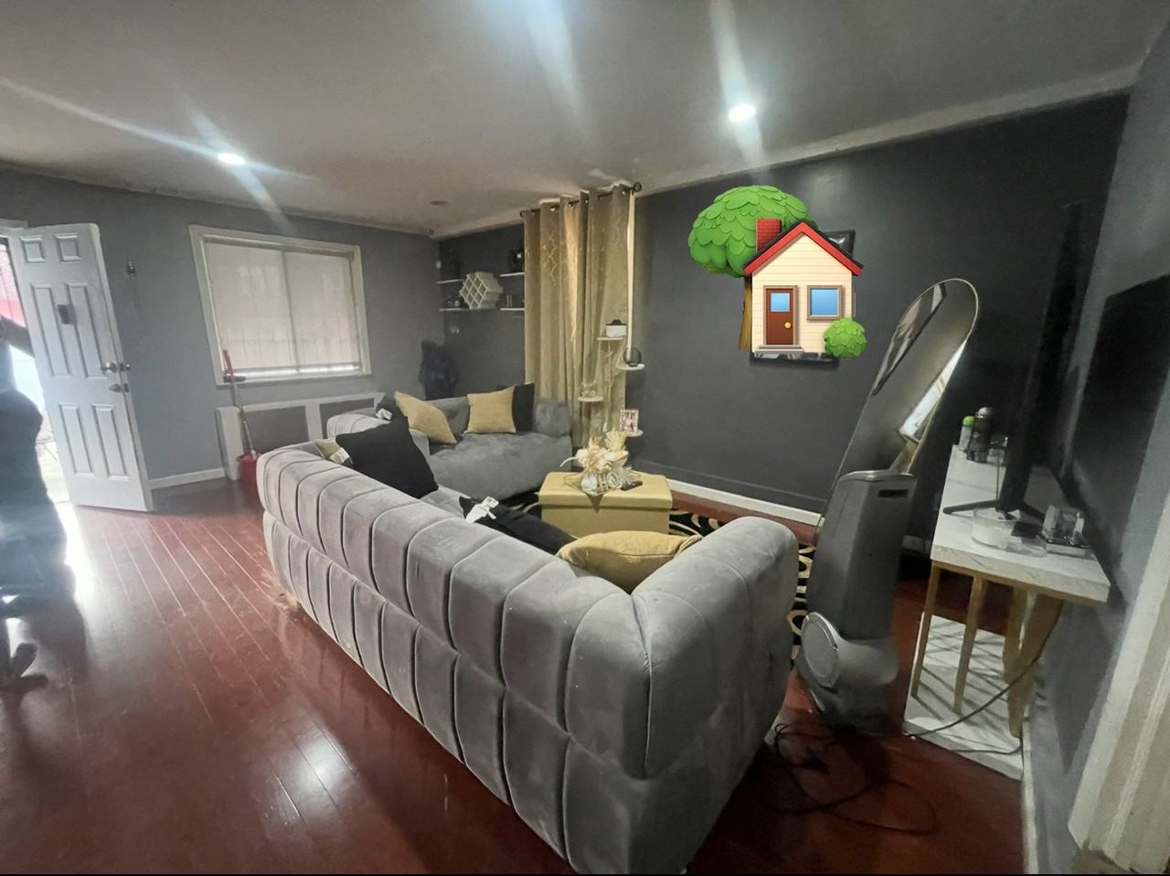 Listing photo 1 of 5