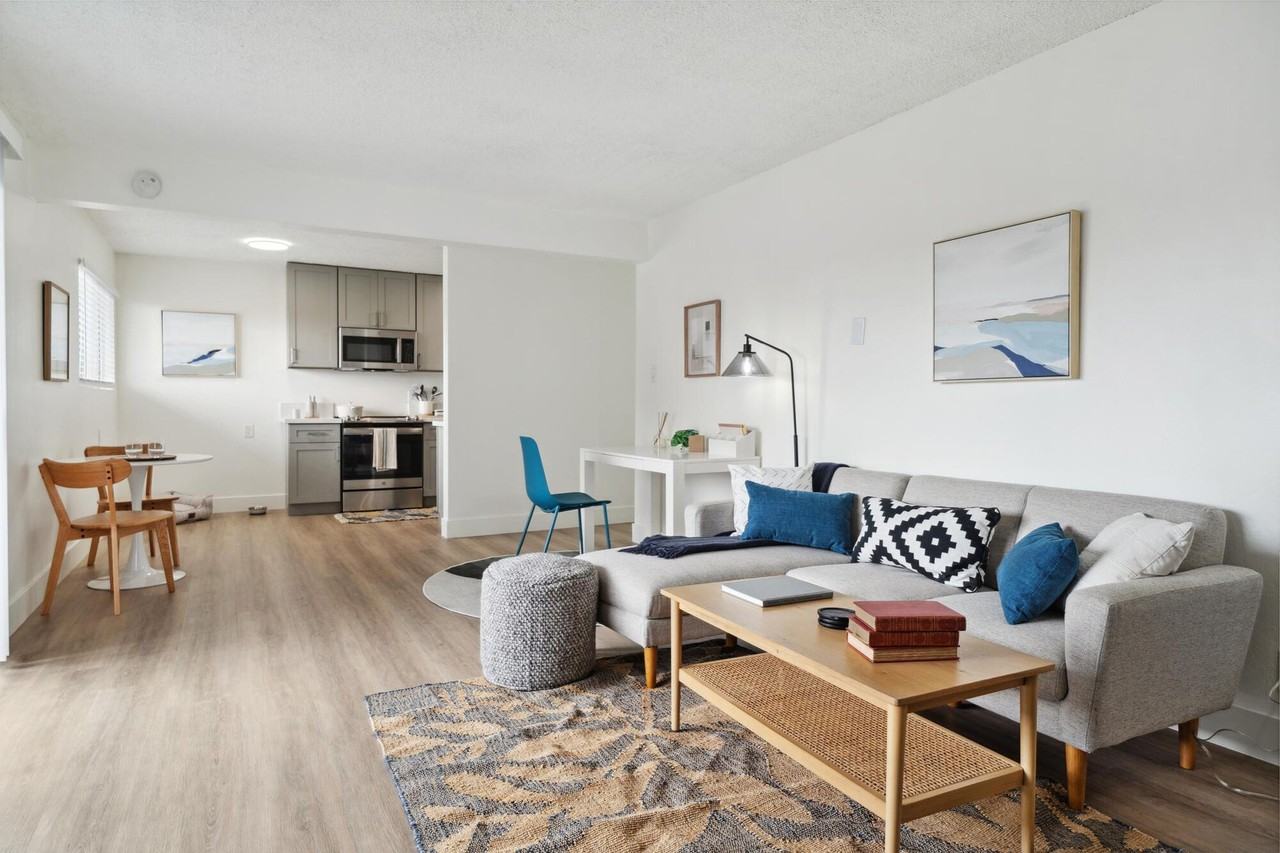 Listing photo 1 of 5