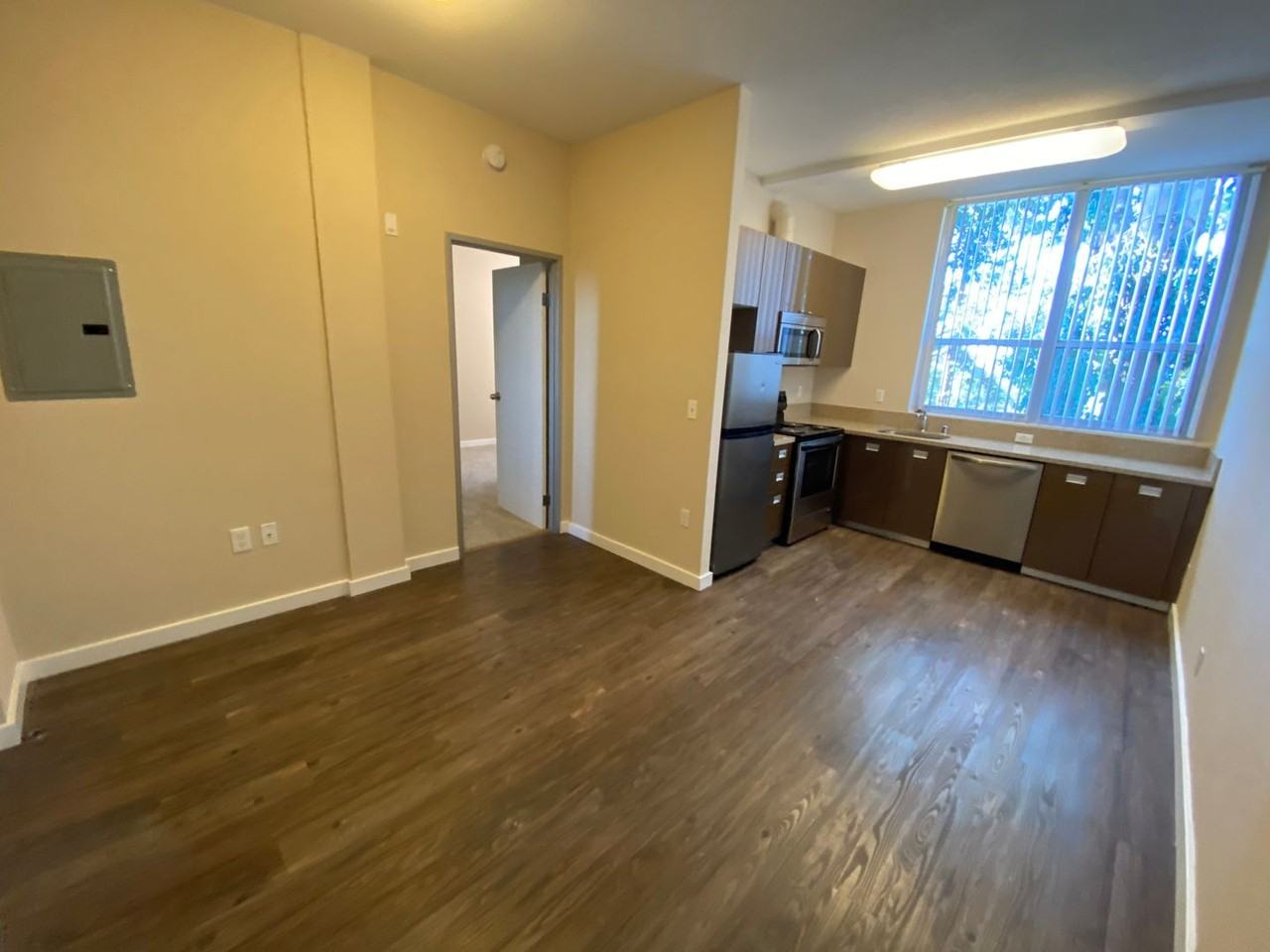 Listing photo 1 of 5