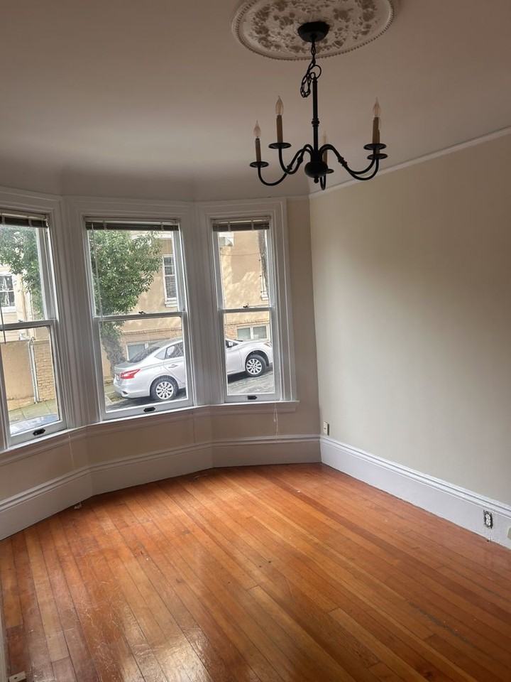 Listing photo 1 of 5