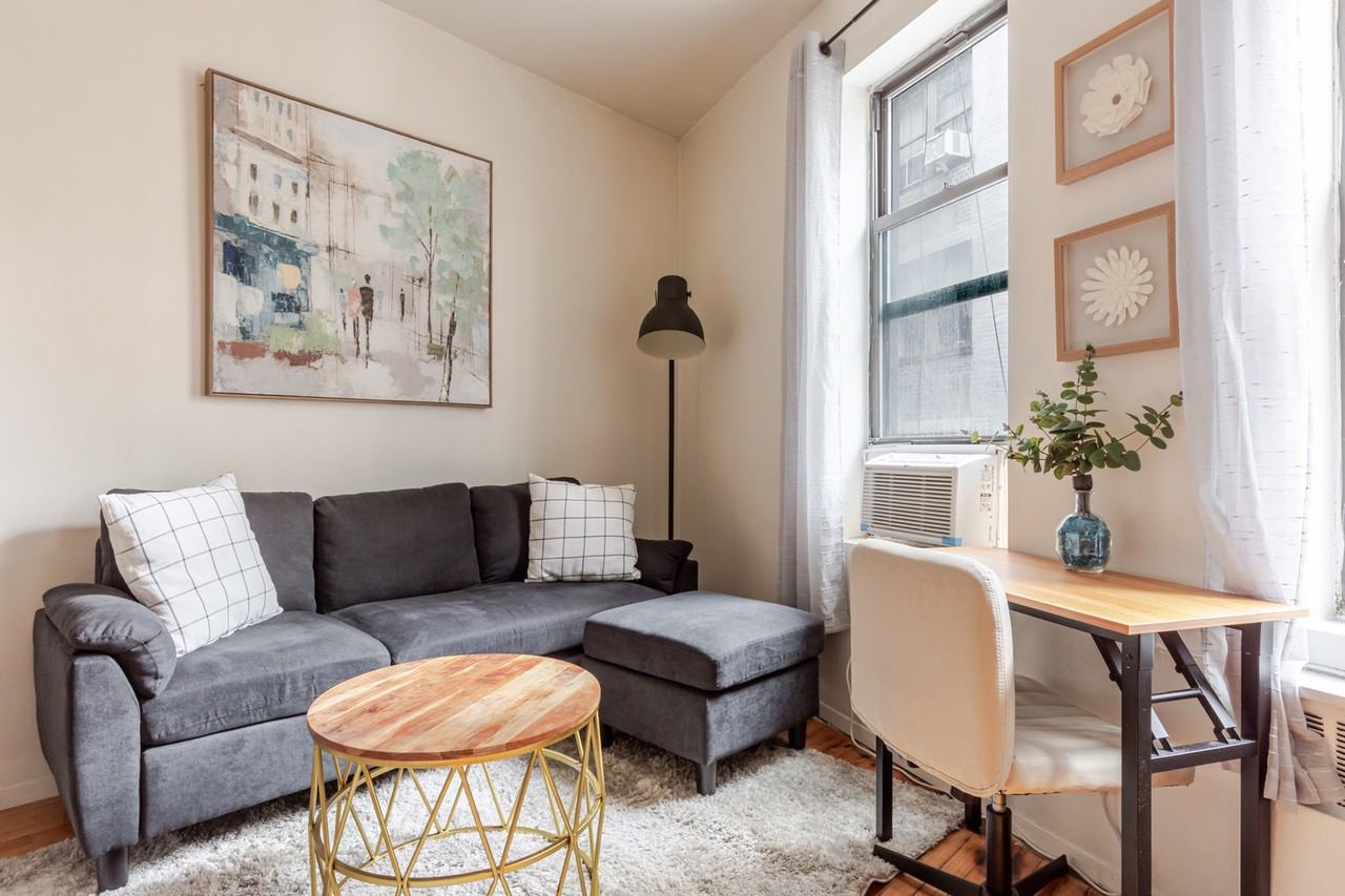 Listing photo 1 of 5