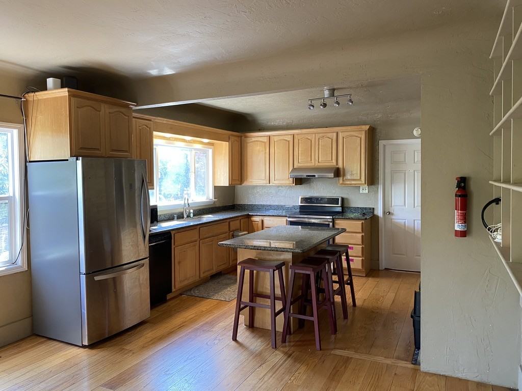 Listing photo 1 of 5