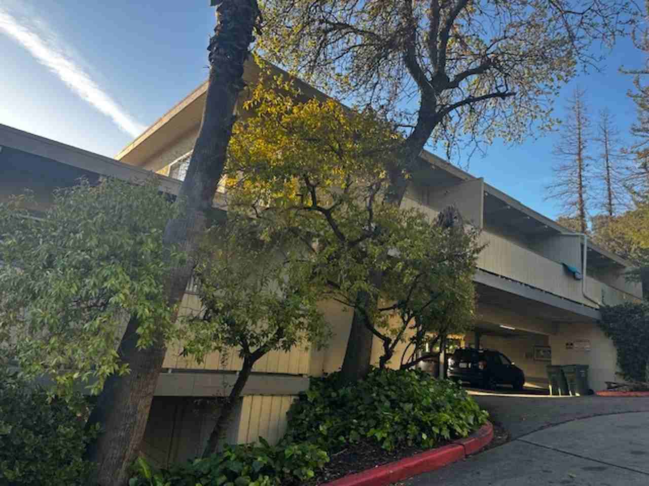 Listing photo 1 of 5