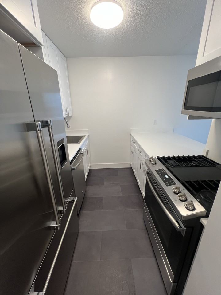 Listing photo 1 of 5