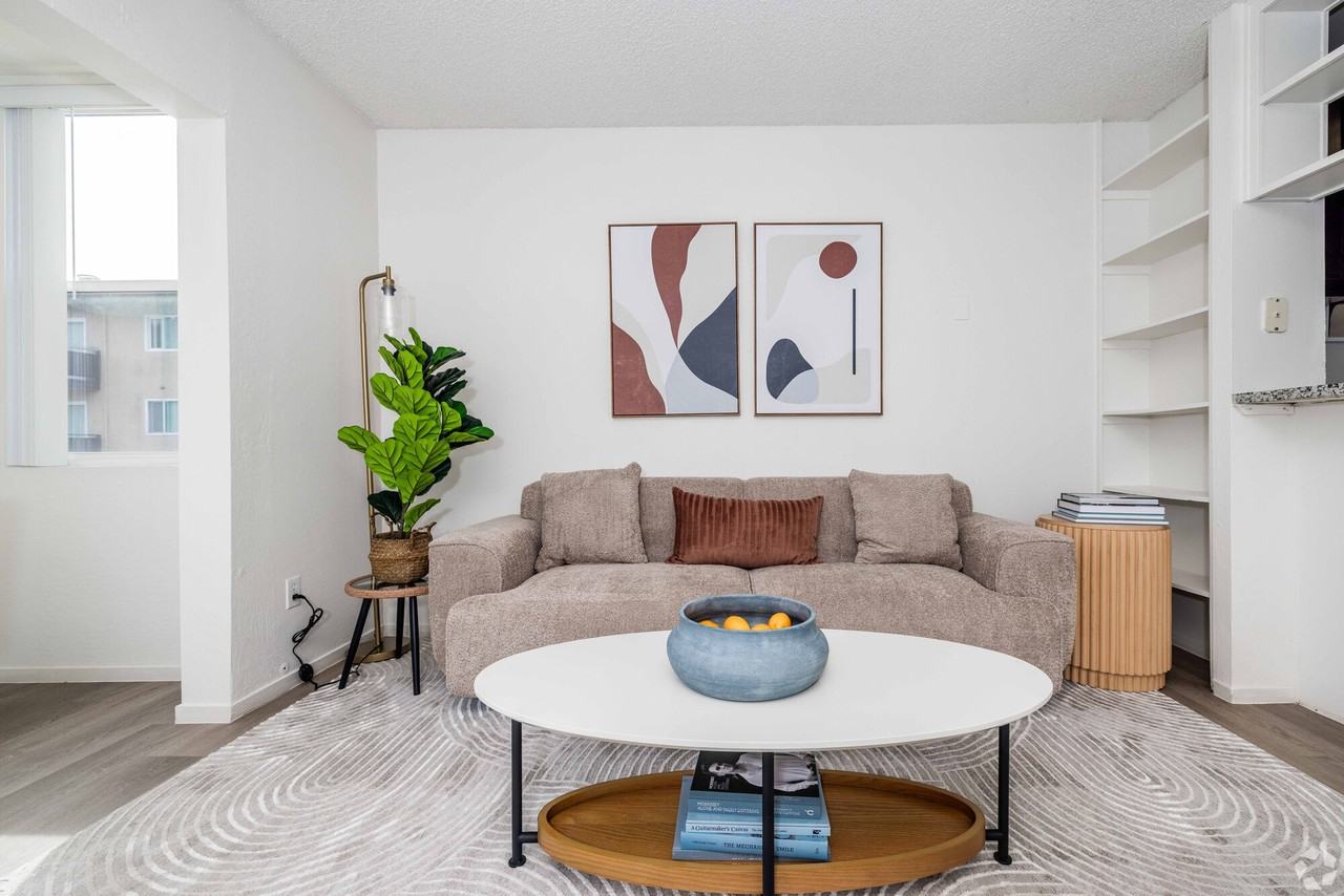 Listing photo 1 of 5