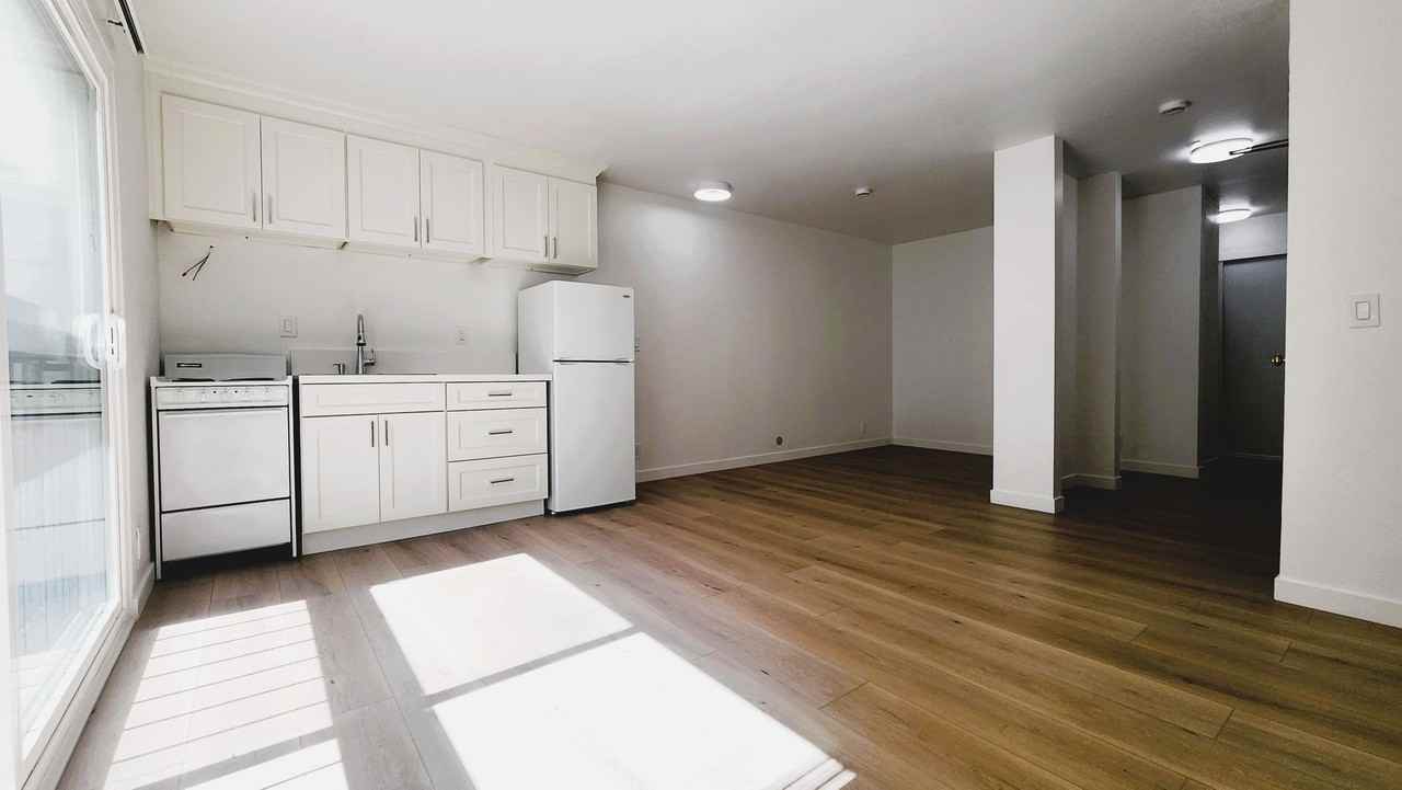 Listing photo 1 of 5