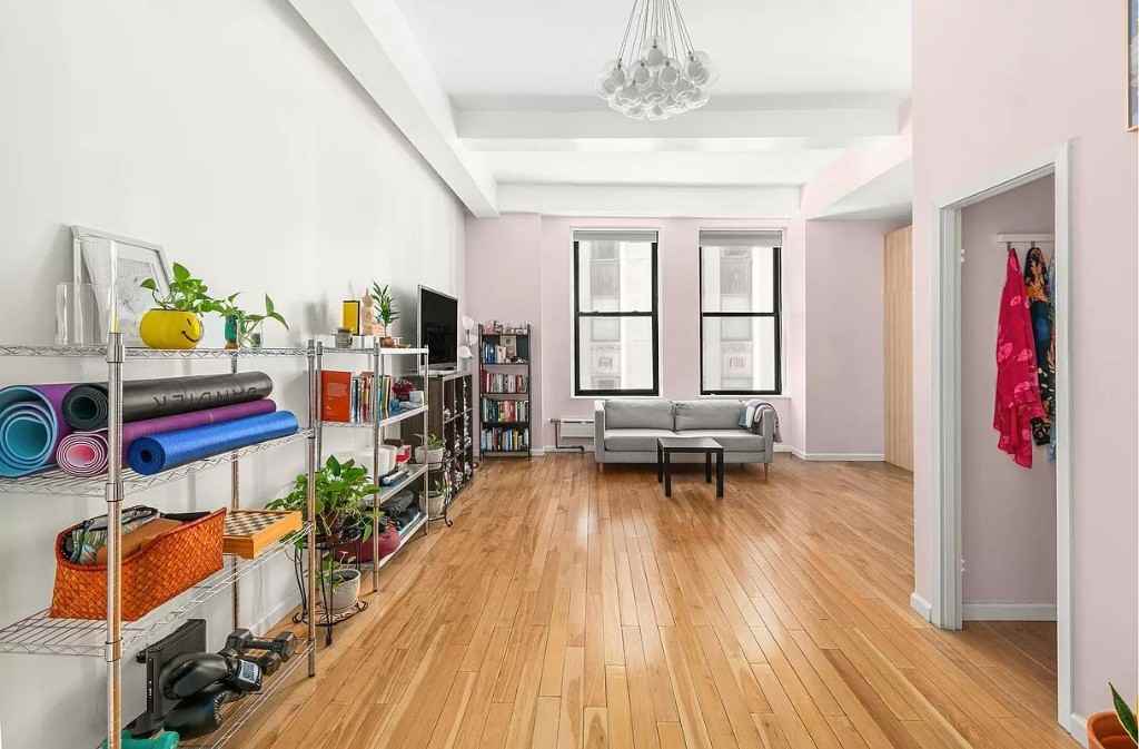 Listing photo 1 of 5