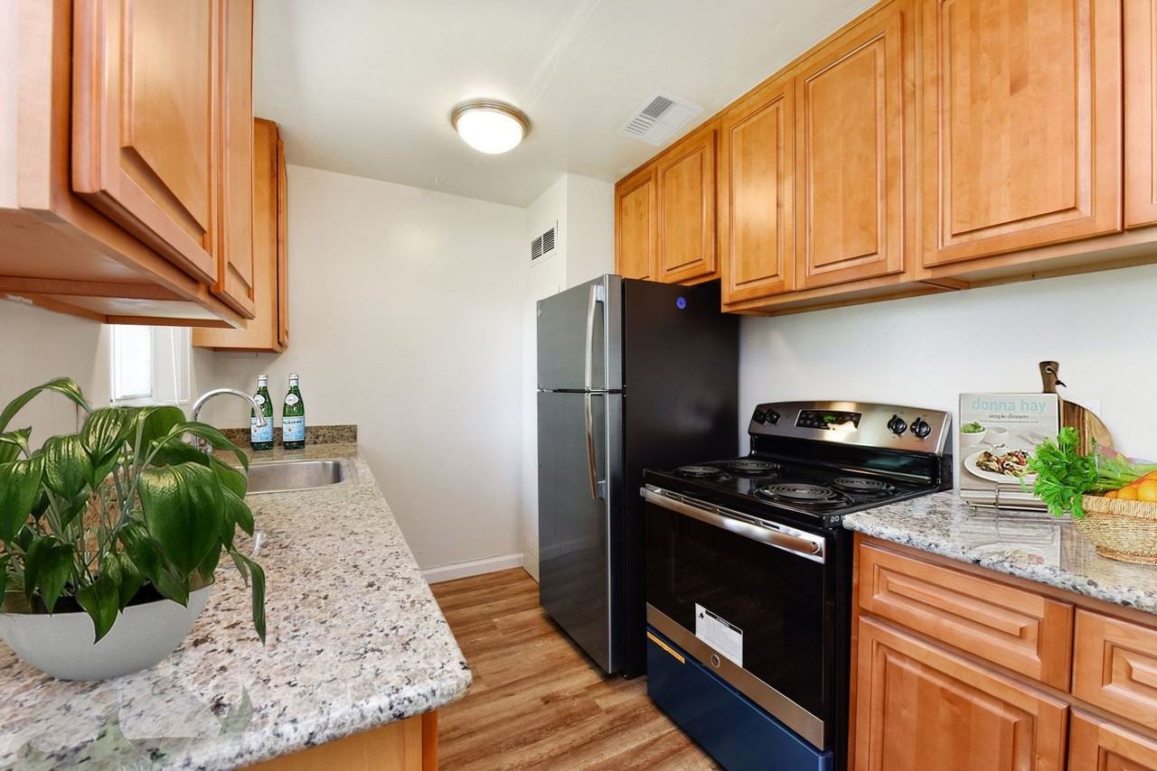 Listing photo 1 of 5