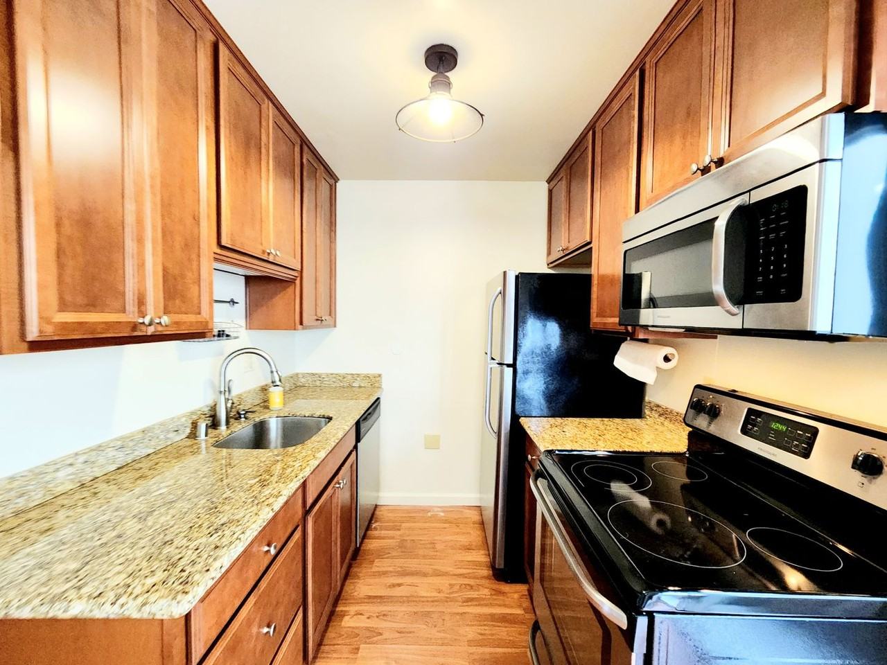 Listing photo 1 of 5