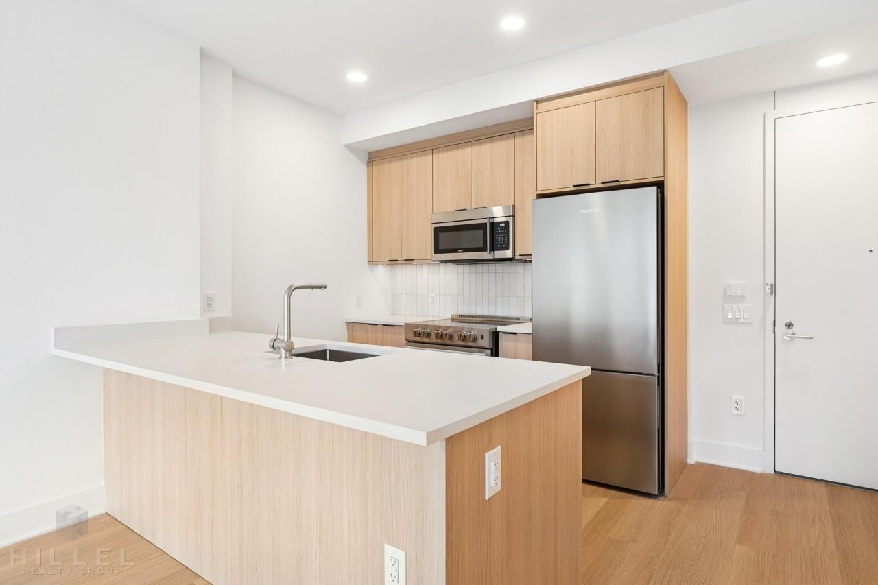 Listing photo 1 of 5