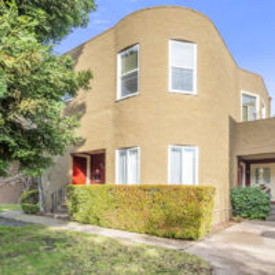 Listing photo 1 of 5