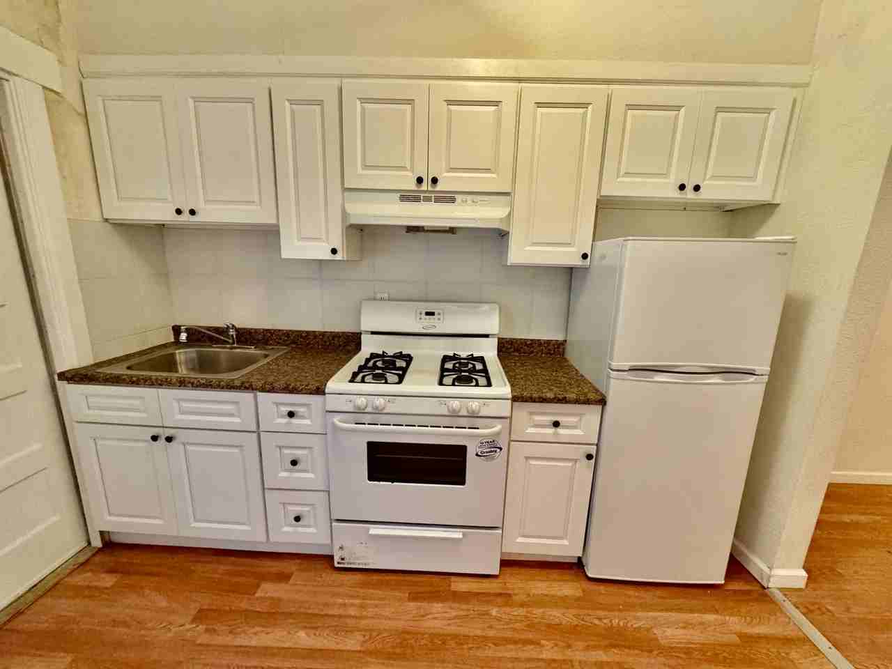 Listing photo 1 of 5