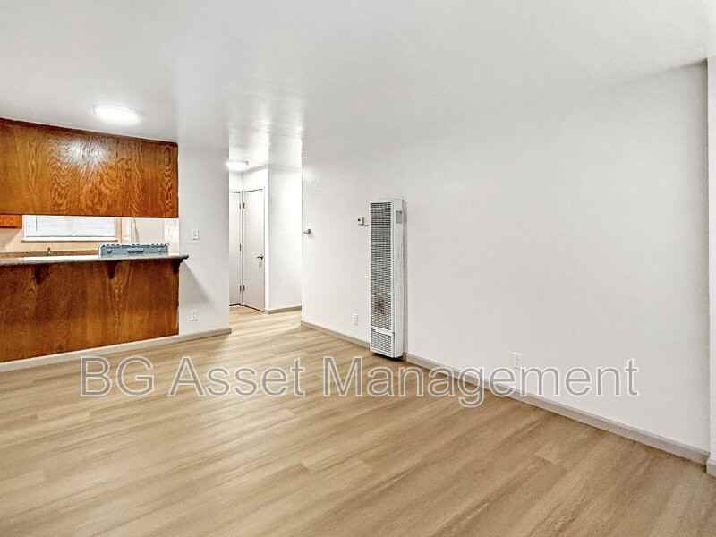 Listing photo 1 of 5