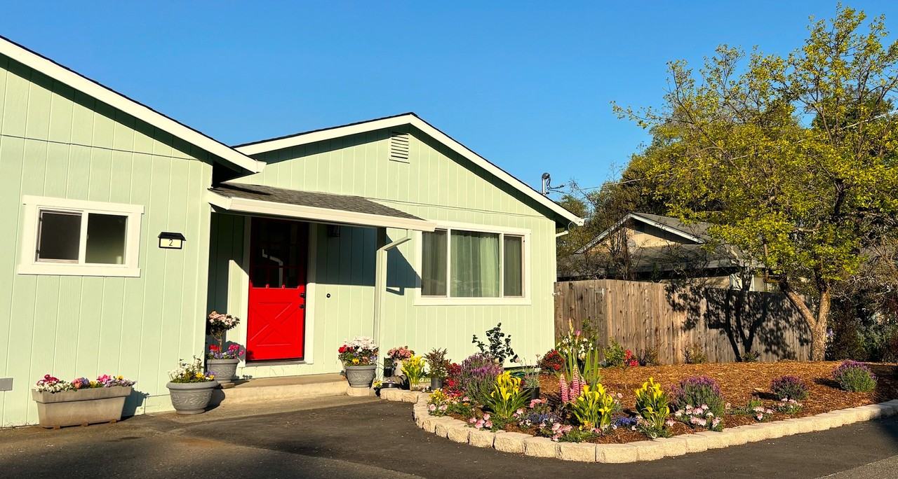 Listing photo 1 of 5