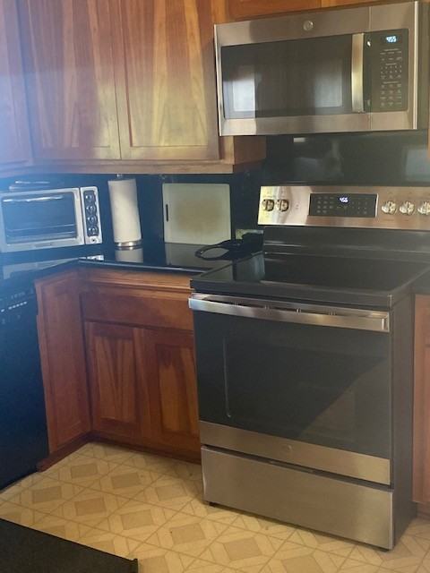 Listing photo 1 of 5