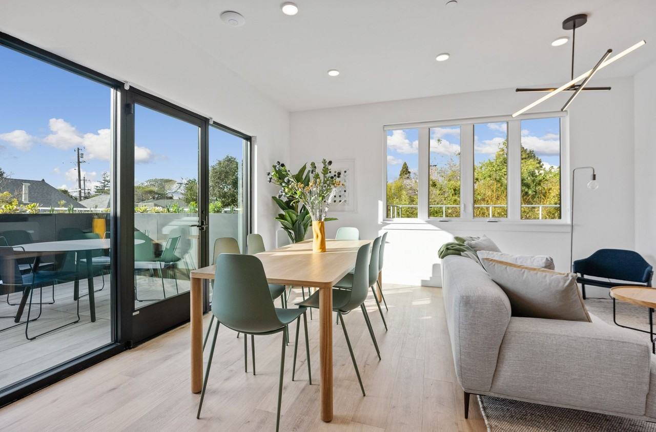 Listing photo 1 of 5