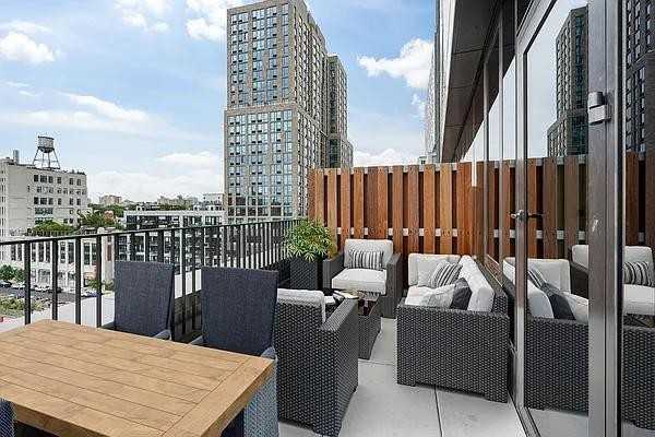 Listing photo 1 of 5