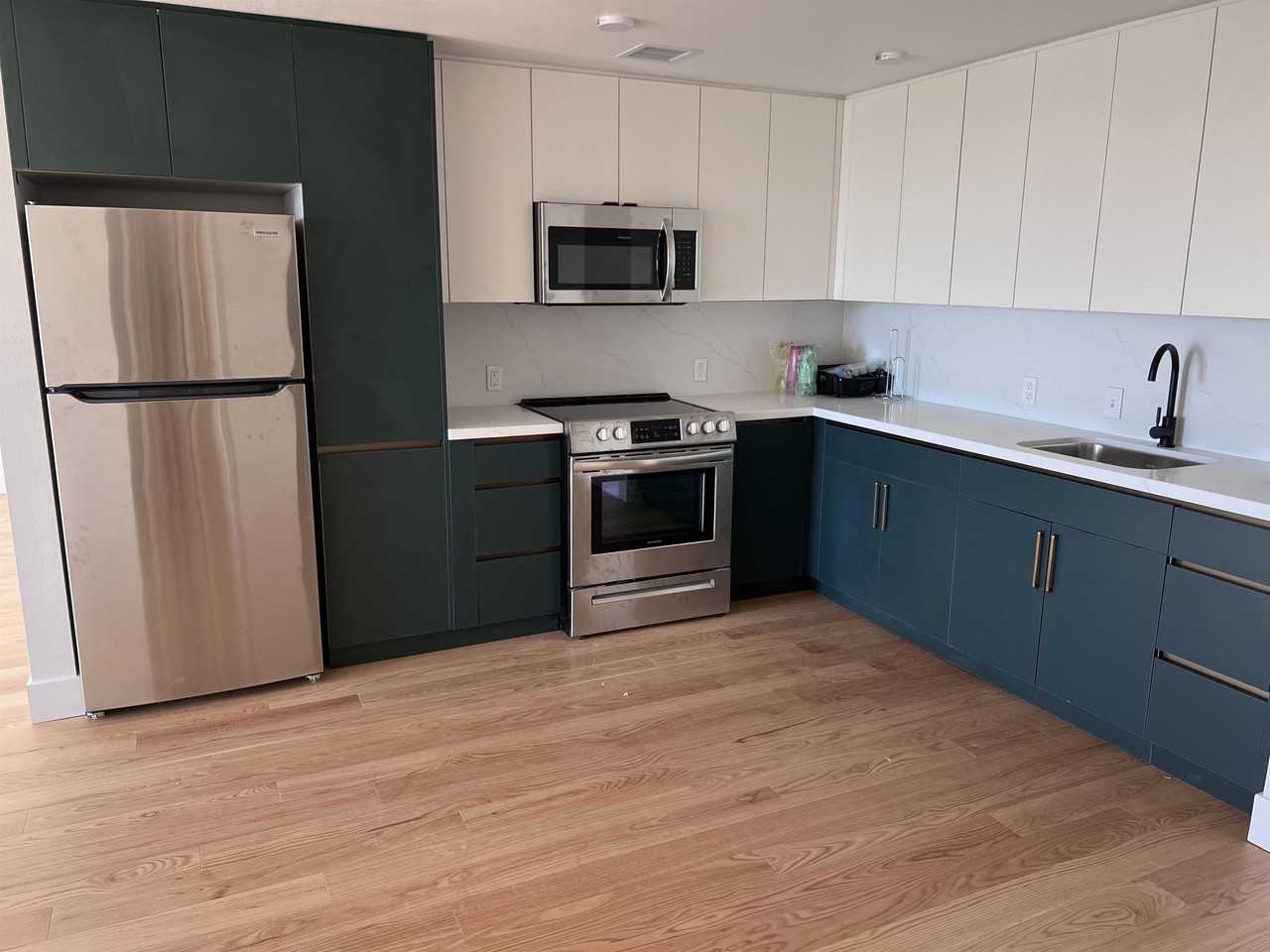 Listing photo 1 of 5