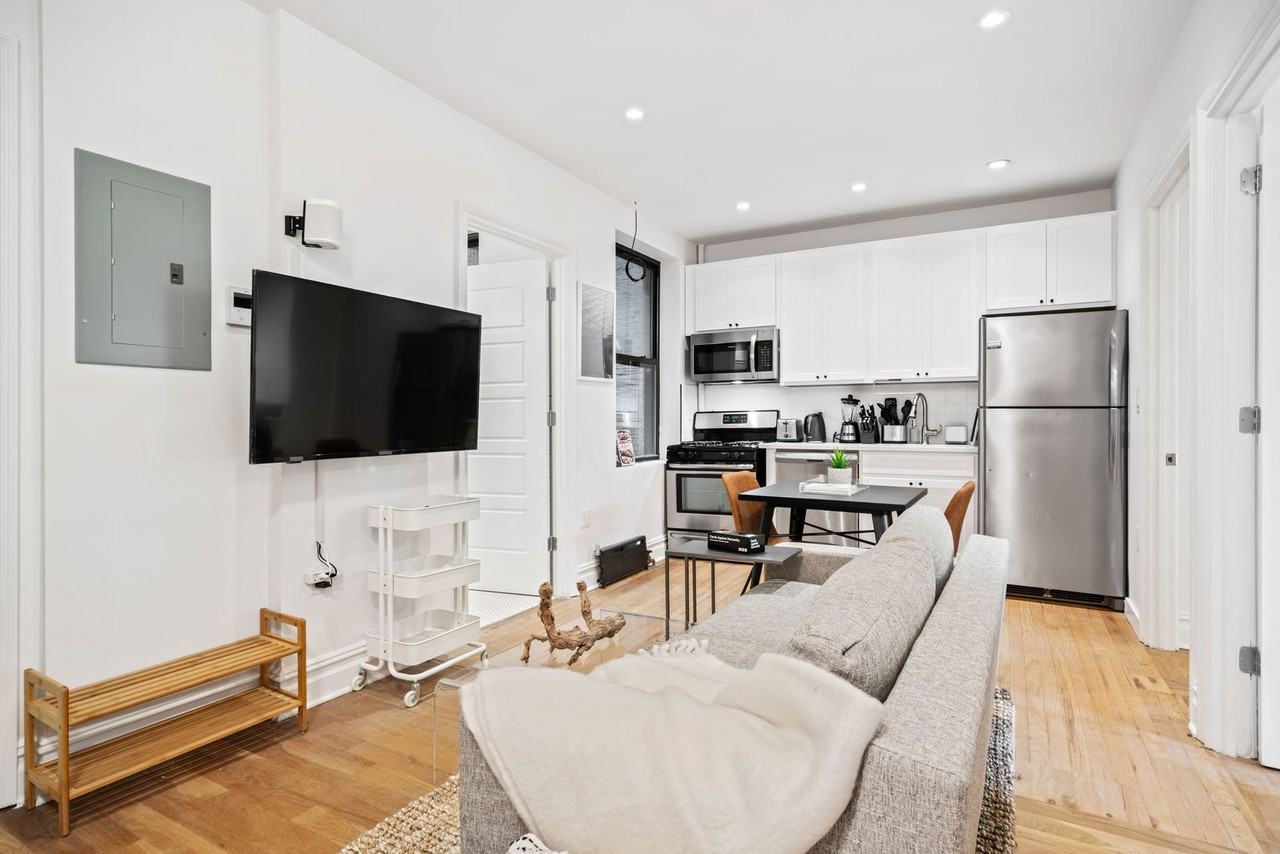 Listing photo 1 of 5