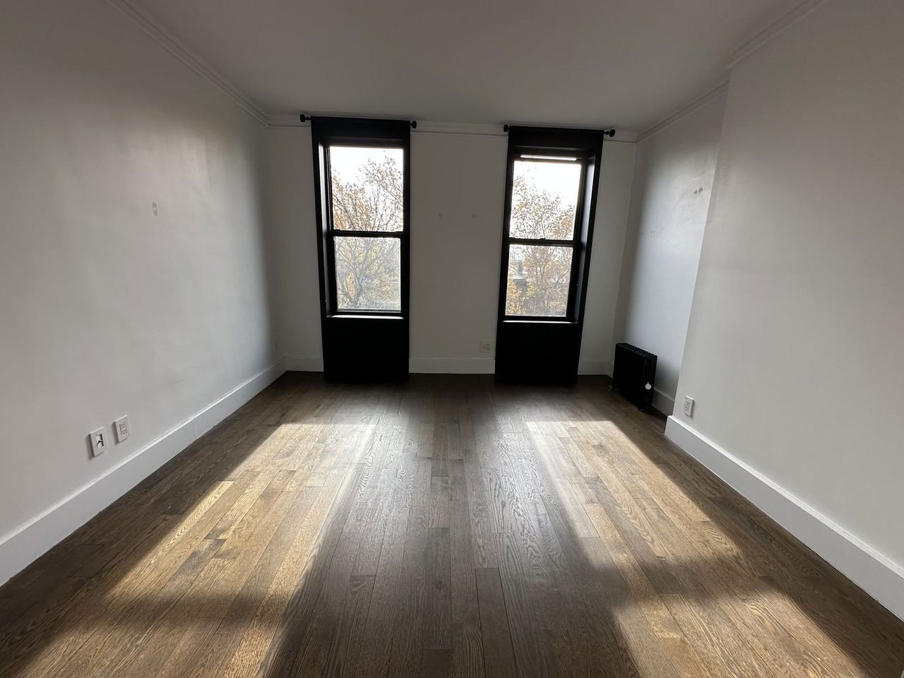 Listing photo 1 of 5