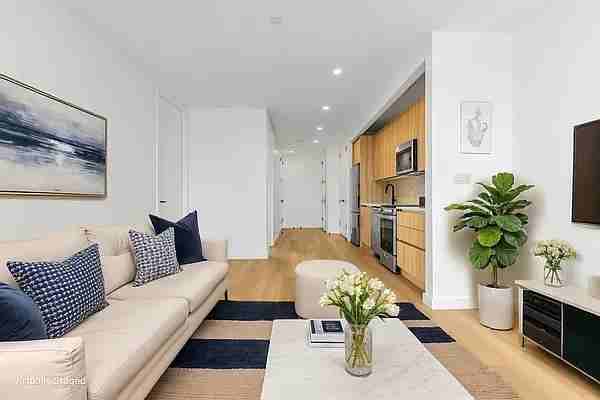 Listing photo 1 of 5