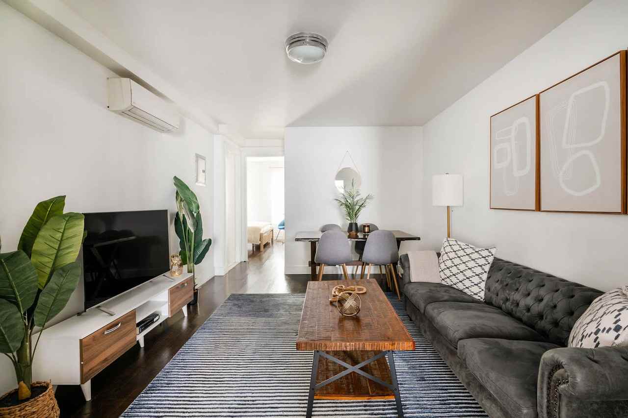 Listing photo 1 of 5