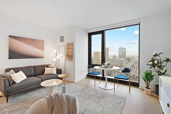 Listing photo 1 of 5