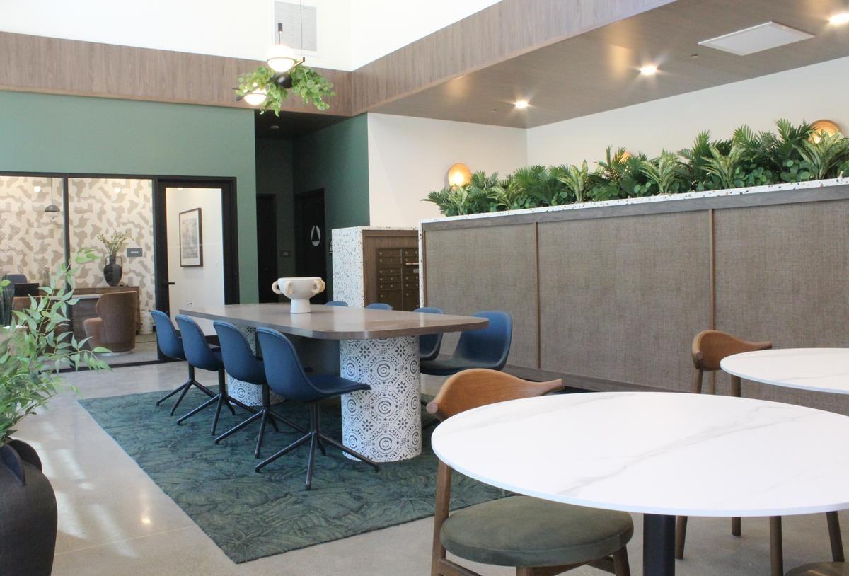 Listing photo 1 of 5